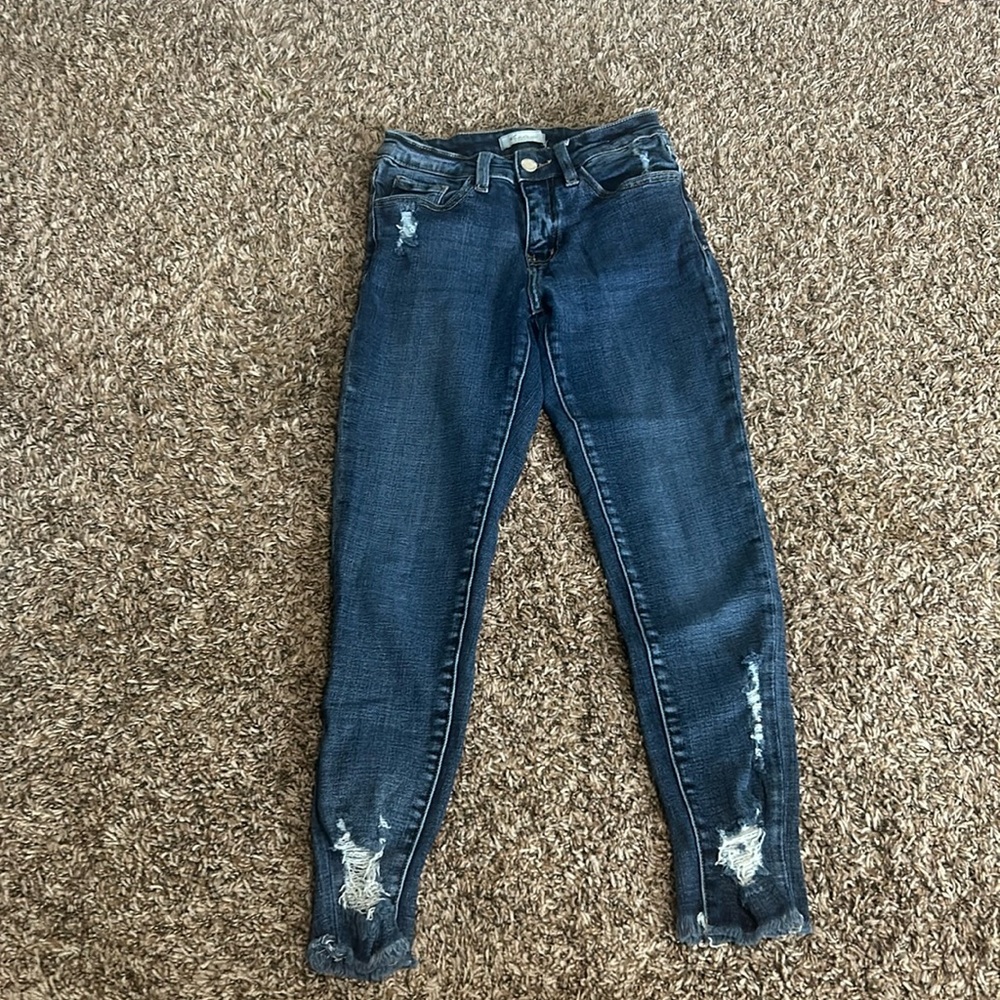 Capri cut mid washed jeans. Size is 25 and brand is KanCan